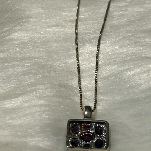 Elegant Silver and Purple Pendant Necklace - Picture 2 of 9